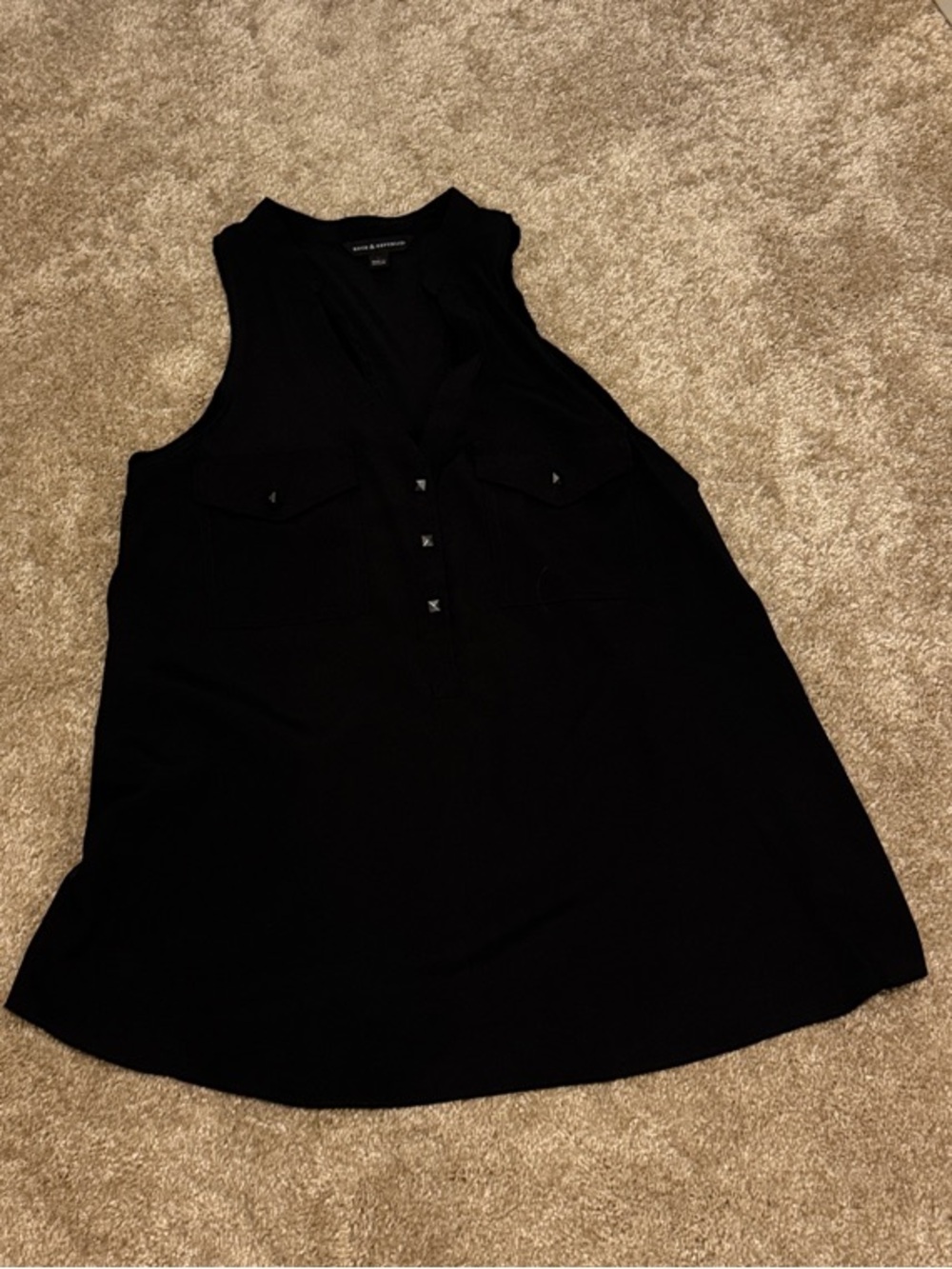 Rock & Republic Black Sleeveless Henley Tunic